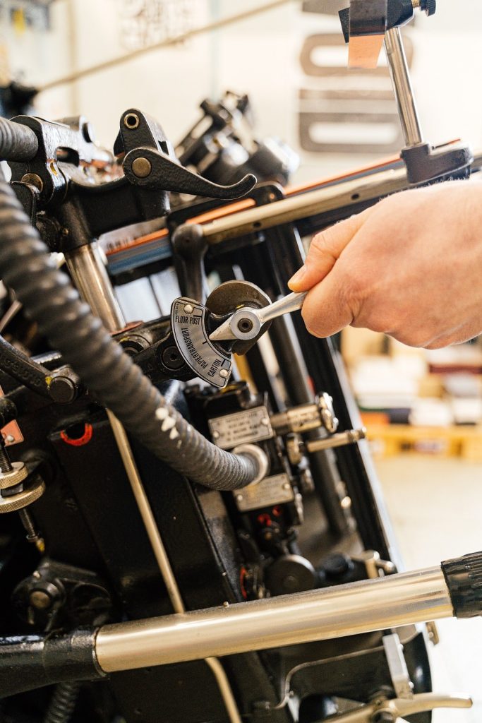 worker loses part of hand